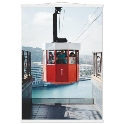 Stadt Barcelona mit der roten Seilbahn - Printree.ch Aussichtspunkt, Barcelona, Foto, Fotografie, Kabelbahn, Küstenstadt, Montjuïc, Reisen, Sehenswürdigkeiten, Seilbahn, Spanien, Stadtansicht, Stadtpanorama, Transport, unsplash