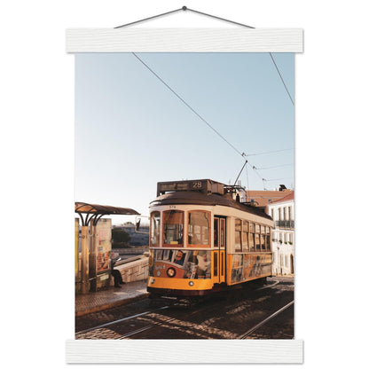 Bahn in Lissabon - Printree.ch Bahn, Foto, Fotografie, issabon, Metro, Nahverkehr, Portugal, Reisen, Sehenswürdigkeiten, Stadtbahn, Straßenbahn, Transport, unsplash, urban, öffentlicher Verkehr