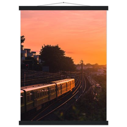 Abendsonne Zug in Dublin - Printree.ch Abendsonne, Bahnhof, Dublin, Eisenbahn, Foto, Fotografie, Irland, Reise, Reisen, Sonnenuntergang, Stadtlandschaft, unsplash, Verkehrsmittel, Zug, öffentlicher Verkehr