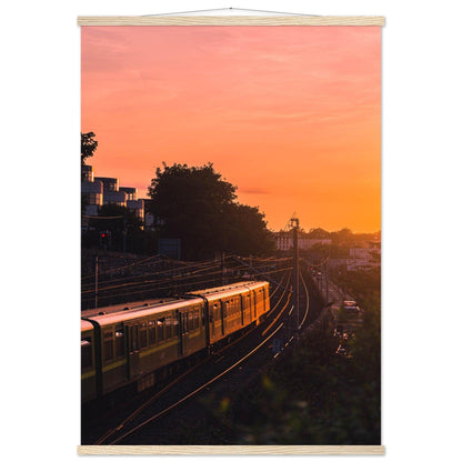 Abendsonne Zug in Dublin - Printree.ch Abendsonne, Bahnhof, Dublin, Eisenbahn, Foto, Fotografie, Irland, Reise, Reisen, Sonnenuntergang, Stadtlandschaft, unsplash, Verkehrsmittel, Zug, öffentlicher Verkehr