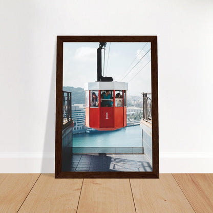 Barcelona Skyline Poster - Printree.ch Aussichtspunkt, Barcelona, Foto, Fotografie, Kabelbahn, Küstenstadt, Montjuïc, Reisen, Sehenswürdigkeiten, Seilbahn, Spanien, Stadtansicht, Stadtpanorama, Transport, unsplash