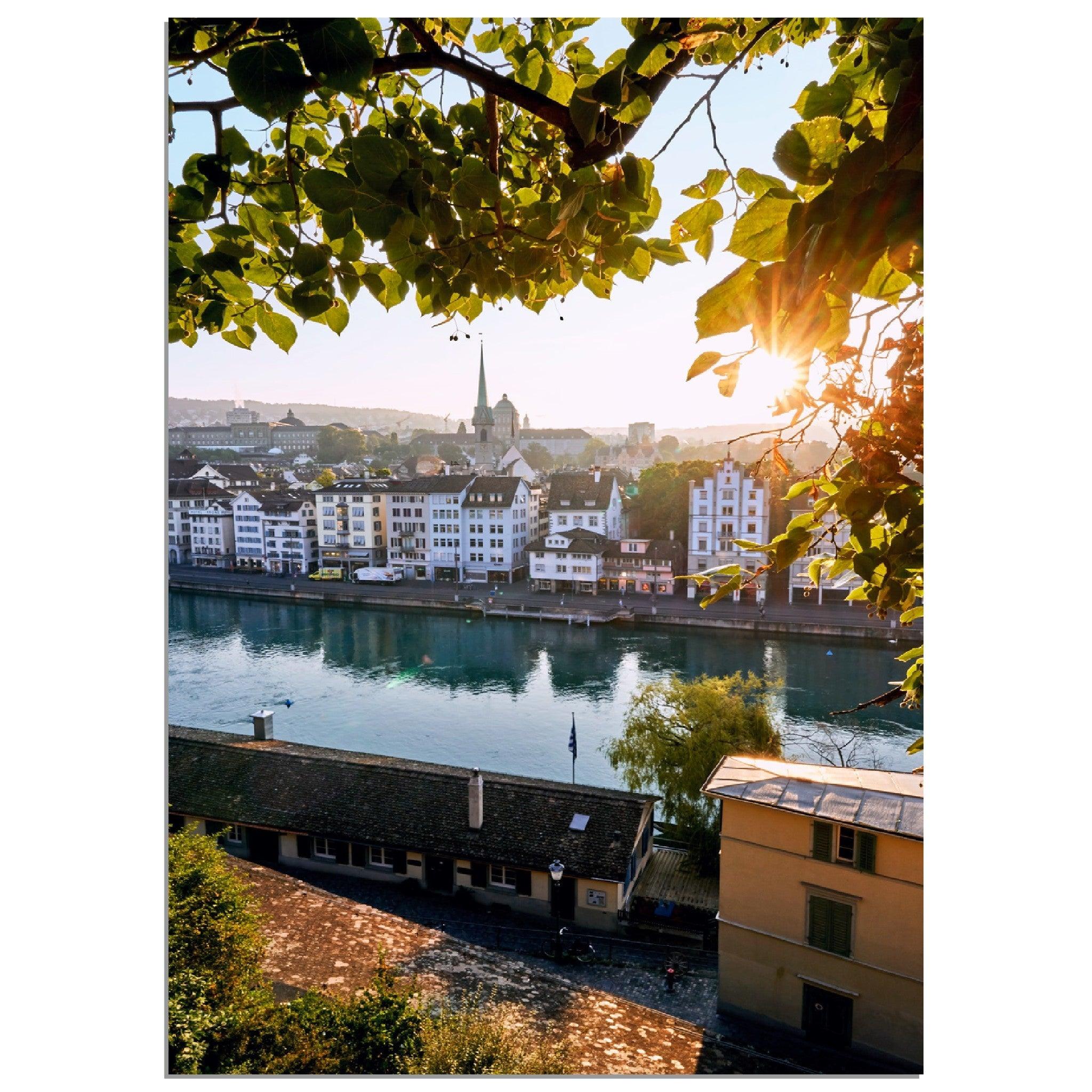 Die Schönheit der Skyline: Zürich bei Sonneaufgang - Printree.ch alt, architektur, blau, blick, brücke, eifach-züri, europa, europäisch, fluss, gebäude, grossmünster, innenstadt, kathedrale, kirche, limmat, panorama, reisen, schweiz, schweizer, see, skyline, stadt, stadtbild, strasse, tourismus, turm, urban, wahrzeichen, zürich