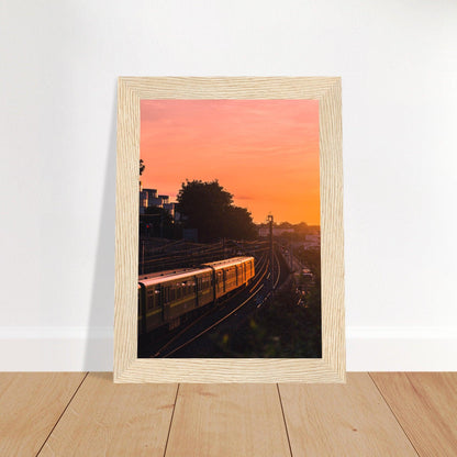 Dubliner Sonnenuntergang Poster - Printree.ch Abendsonne, Bahnhof, Dublin, Eisenbahn, Foto, Fotografie, Irland, Reise, Reisen, Sonnenuntergang, Stadtlandschaft, unsplash, Verkehrsmittel, Zug, öffentlicher Verkehr