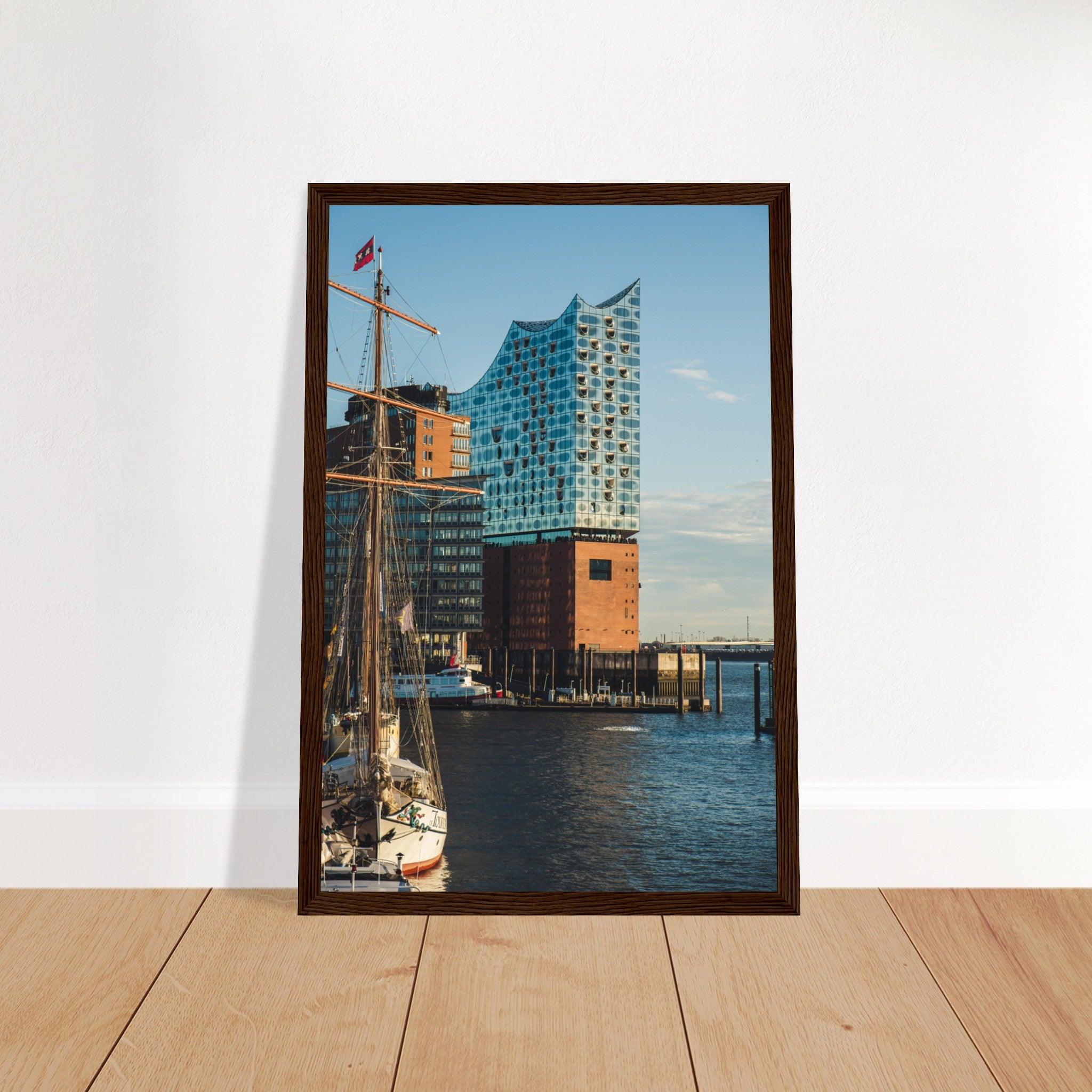 Elbphilharmonie Poster - Printree.ch Architektur, Deutschland, Elbphilharmonie, Foto, Fotografie, Hafen, Hamburg, Konzerthaus, Konzertsaal, Kultur, Landungsbrücken, moderne Architektur, Musik, Reisen, unsplash, Wahrzeichen