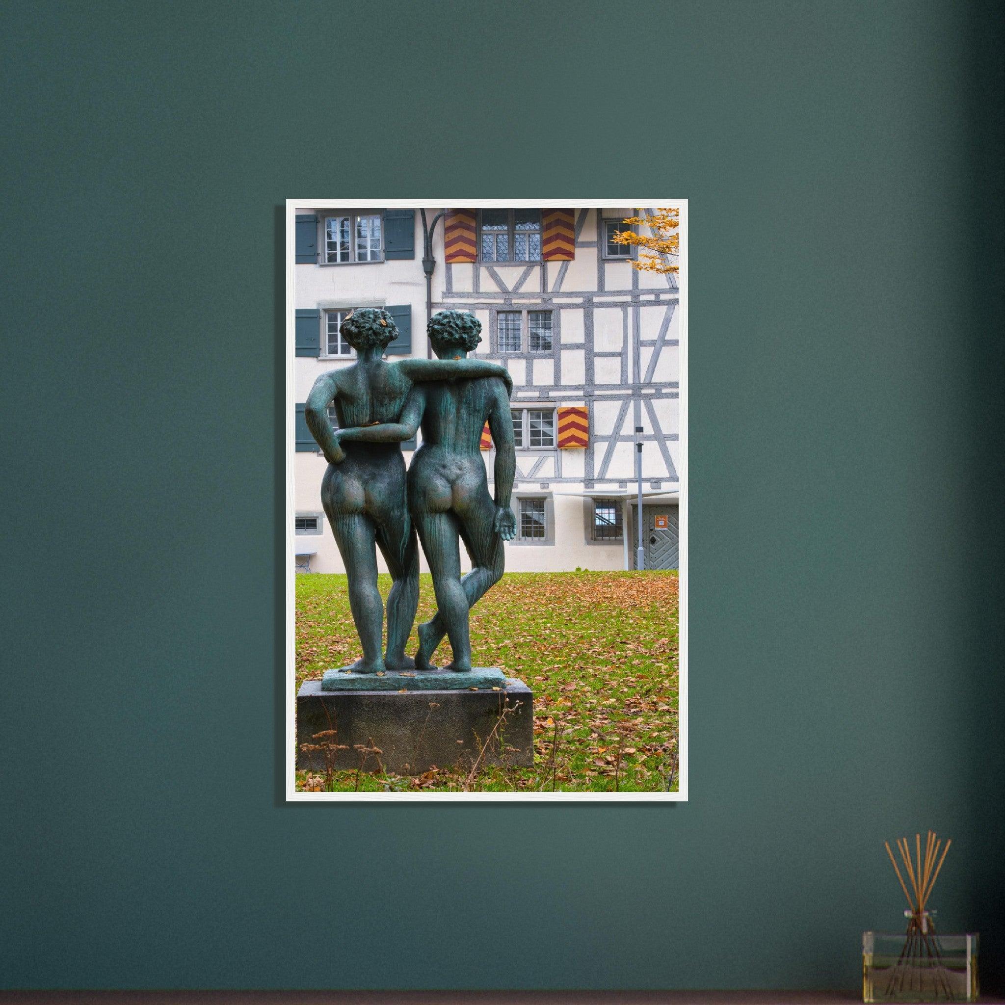 Ewige Freundschaft: Two Women Statue - Printree.ch alt, architektur, blau, blick, brücke, eifach-züri, europa, europäisch, fluss, gebäude, grossmünster, innenstadt, kathedrale, kirche, limmat, panorama, reisen, schweiz, schweizer, see, skyline, stadt, stadtbild, strasse, tourismus, turm, urban, wahrzeichen, zürich