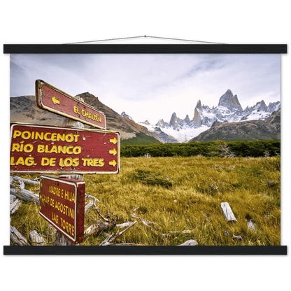 Fitz Roy mit Wegweiser - Printree.ch bach, Berg, berge, einfachschweizer, exklusiv, Foto, Fotografie, landschaft, Natur, Poster, reise, Reisen, Südamerika, tourismus, wanderung