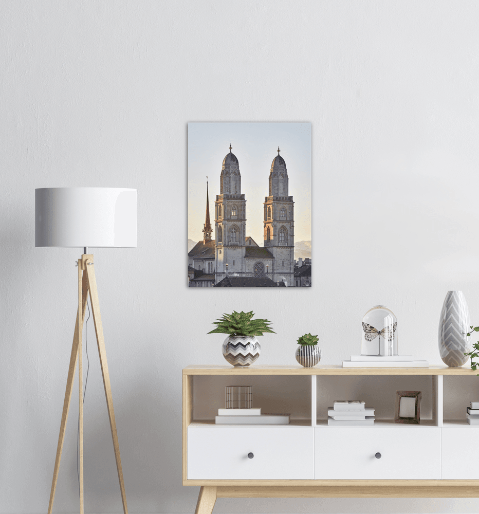 Grossmünster am Morgen - Printree.ch architektur, attraktion, berühmt, eifach-züri, einfachschweizer, europa, exklusiv, fluss, Foto, Fotografie, haus, historisch, kathedrale, kirche, landschaft, panorama, Poster, reise, stadt, straße, tour, tourismus, wahrzeichen, zentrum, zurichby.ch, Zürich