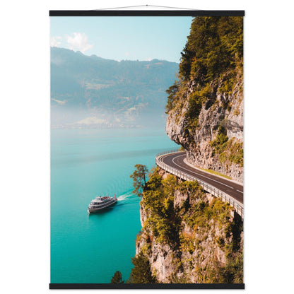 Harmonie von Straße und See am Thunersee - Printree.ch alpin, Unsplash