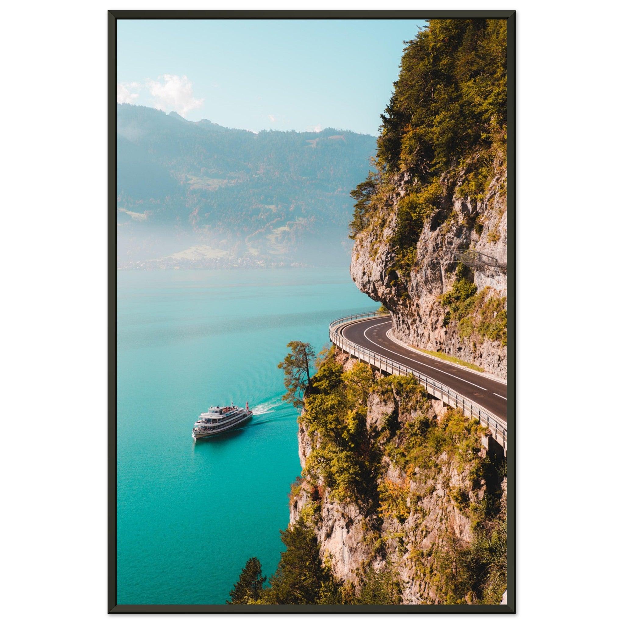 Harmonie von Straße und See am Thunersee - Printree.ch alpin, Unsplash