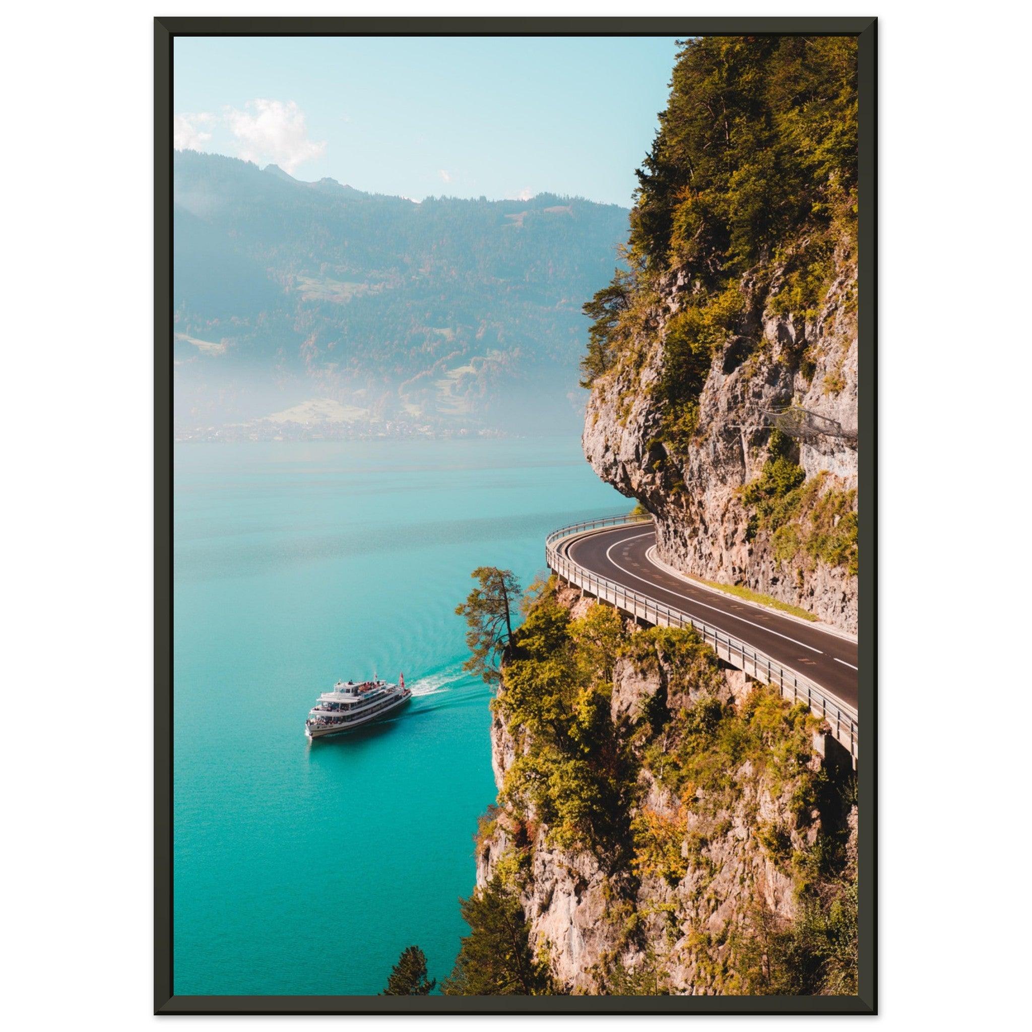 Harmonie von Straße und See am Thunersee - Printree.ch alpin, Unsplash