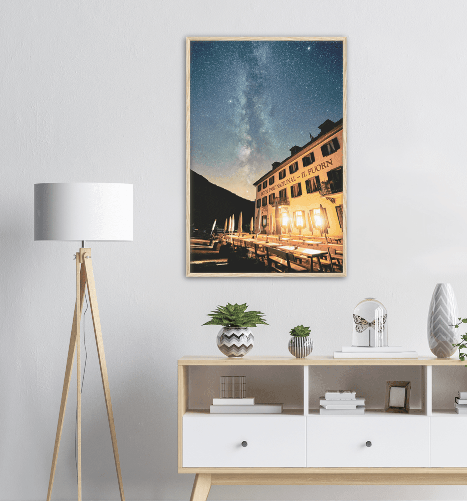 Il Fourn Hotel mit Milchstrasse - Printree.ch einfachschweizer, exklusiv, Foto, Fotografie, Galaxie, landschaft, Poster, Reisen, Schweiz, schweizer alpen, tourismus, Universum