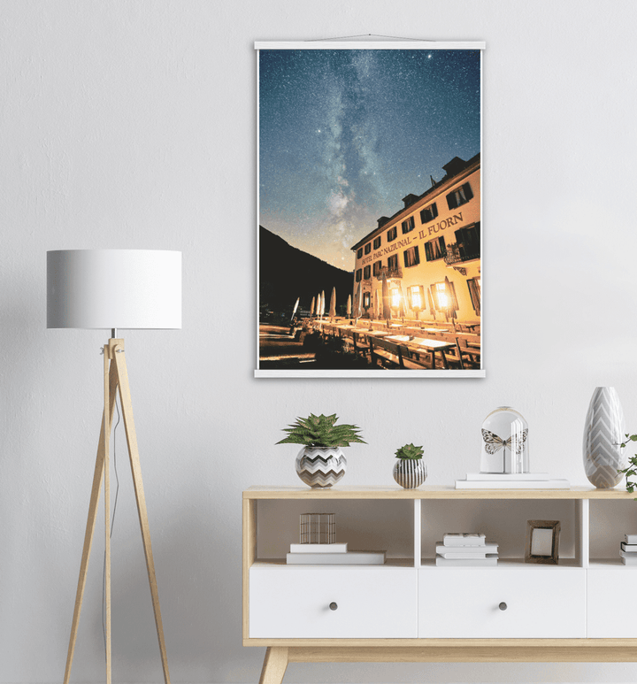 Il Fourn Hotel mit Milchstrasse - Printree.ch einfachschweizer, exklusiv, Foto, Fotografie, Galaxie, landschaft, Poster, Reisen, Schweiz, schweizer alpen, tourismus, Universum