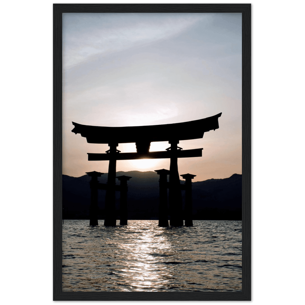 Itsukushima-Schrein - Printree.ch Asien, attraktion, berühmt, blau, buddhismus, buddhistisch, einfachschweizer, exklusiv, Foto, Fotografie, historisch, insel, Japan, landschaft, meer, miyajima, natur, orange, Poster, Reisen, religion, schrein, schwimmend, sonnenaufgang, sonnenuntergang, tor, tourismus, wasser, welt, wolken