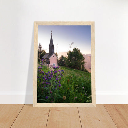 Kirche in den Alpen Poster - Printree.ch Alpenregion, Architektur, Foto, Fotografie, Gottesdienst, historisch, Kirche, Kultur, Kärnten, Reisen, Religion, Sakralbau, Sehenswürdigkeit, unsplash, Österreich