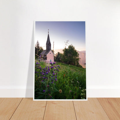 Kirche in den Alpen Poster - Printree.ch Alpenregion, Architektur, Foto, Fotografie, Gottesdienst, historisch, Kirche, Kultur, Kärnten, Reisen, Religion, Sakralbau, Sehenswürdigkeit, unsplash, Österreich