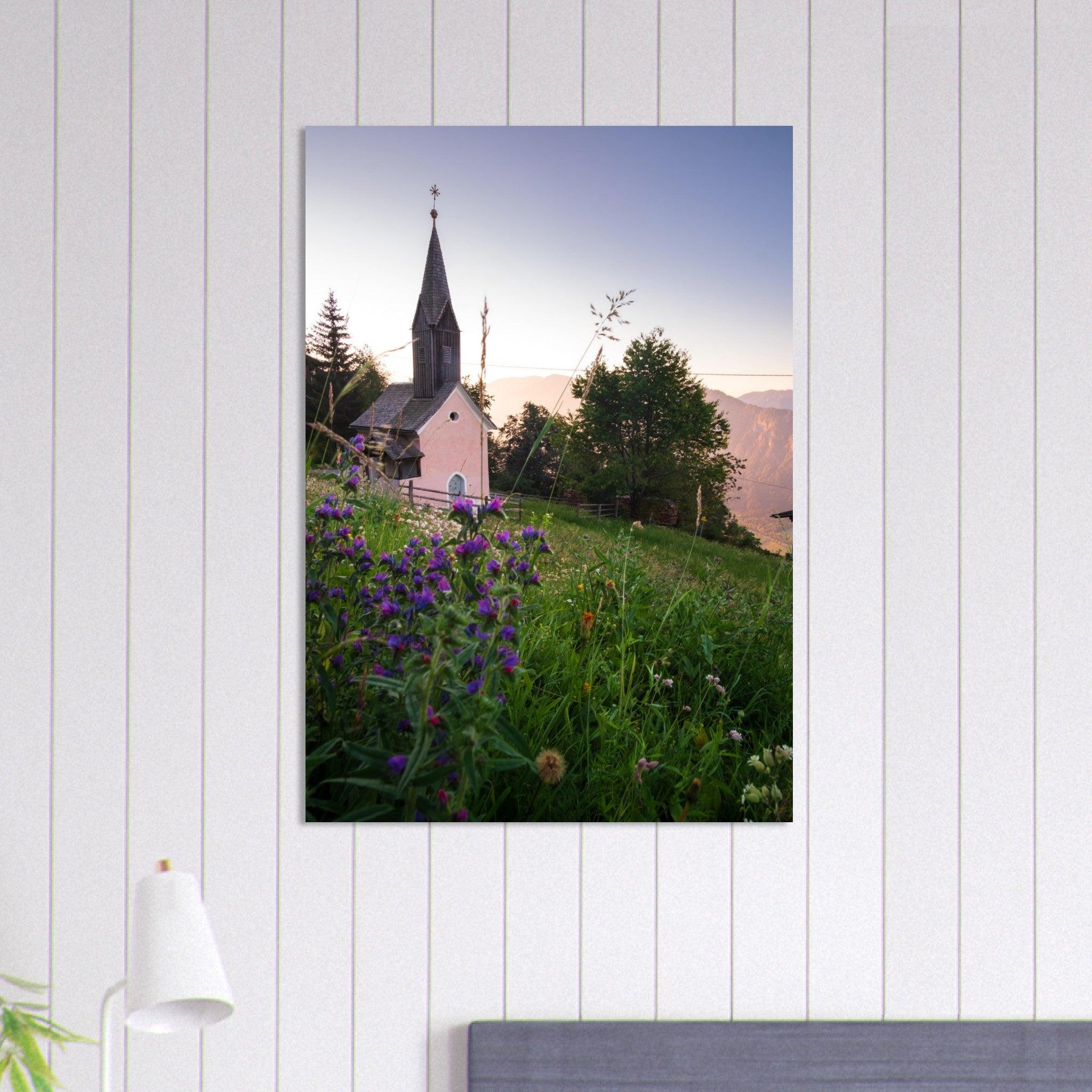 Kirche in den Alpen Poster - Printree.ch Alpenregion, Architektur, Foto, Fotografie, Gottesdienst, historisch, Kirche, Kultur, Kärnten, Reisen, Religion, Sakralbau, Sehenswürdigkeit, unsplash, Österreich