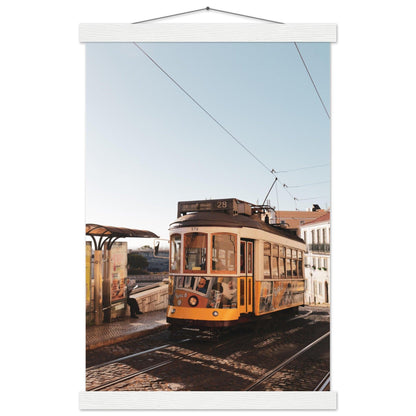 Lissabon's Straßenbahn Poster - Printree.ch Bahn, Foto, Fotografie, issabon, Metro, Nahverkehr, Portugal, Reisen, Sehenswürdigkeiten, Stadtbahn, Straßenbahn, Transport, unsplash, urban, öffentlicher Verkehr