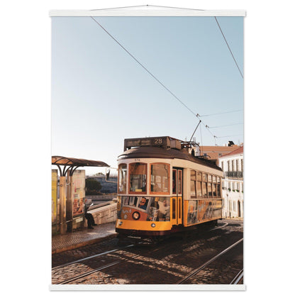 Lissabon's Straßenbahn Poster - Printree.ch Bahn, Foto, Fotografie, issabon, Metro, Nahverkehr, Portugal, Reisen, Sehenswürdigkeiten, Stadtbahn, Straßenbahn, Transport, unsplash, urban, öffentlicher Verkehr