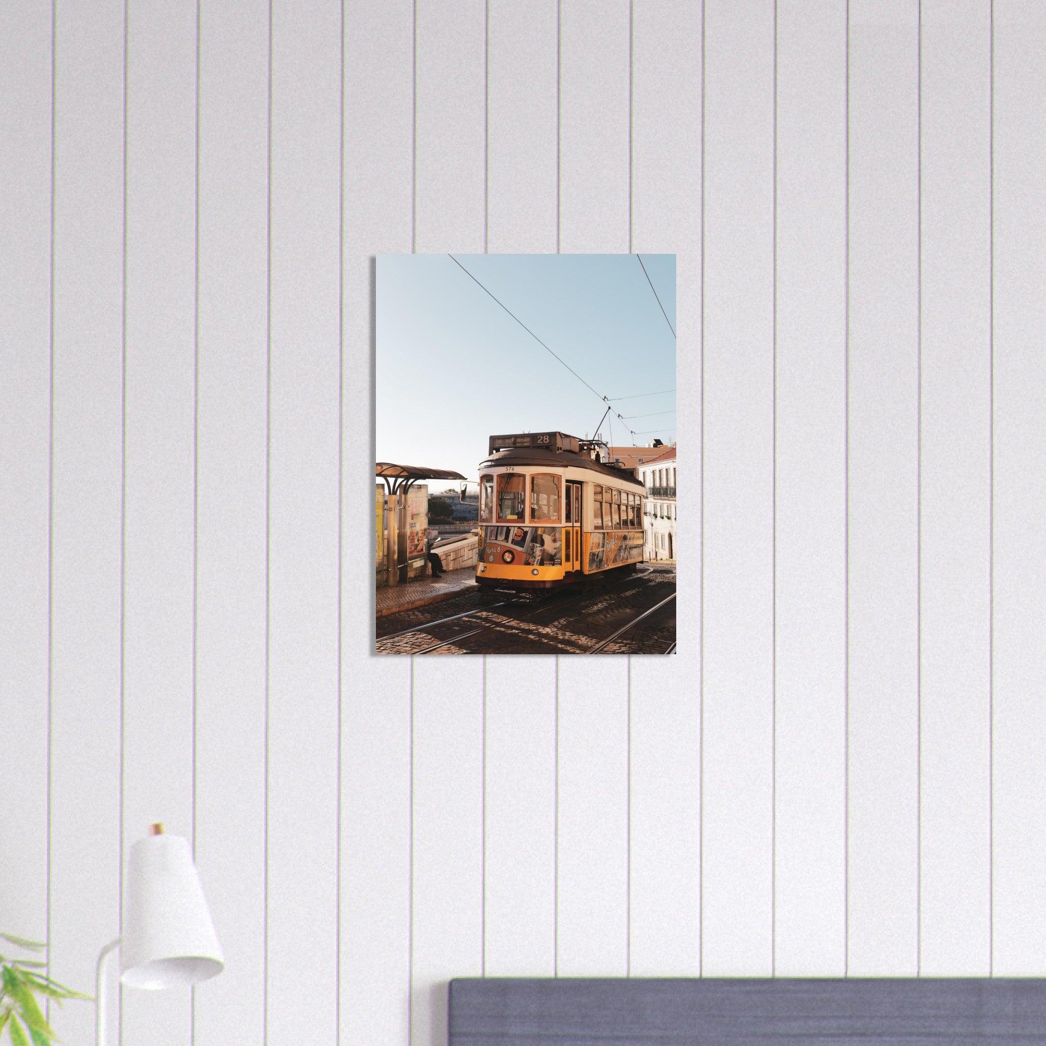 Lissabon's Straßenbahn Poster - Printree.ch Bahn, Foto, Fotografie, issabon, Metro, Nahverkehr, Portugal, Reisen, Sehenswürdigkeiten, Stadtbahn, Straßenbahn, Transport, unsplash, urban, öffentlicher Verkehr