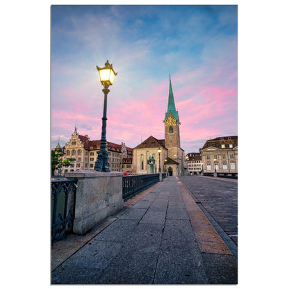 Magie am Morgen - Printree.ch alt, architektur, blau, blick, brücke, eifach-züri, europa, europäisch, fluss, gebäude, grossmünster, innenstadt, kathedrale, kirche, limmat, panorama, reisen, schweiz, schweizer, see, skyline, stadt, stadtbild, strasse, tourismus, turm, urban, wahrzeichen, zürich