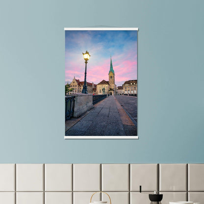 Magie am Morgen - Printree.ch alt, architektur, blau, blick, brücke, eifach-züri, europa, europäisch, fluss, gebäude, grossmünster, innenstadt, kathedrale, kirche, limmat, panorama, reisen, schweiz, schweizer, see, skyline, stadt, stadtbild, strasse, tourismus, turm, urban, wahrzeichen, zürich