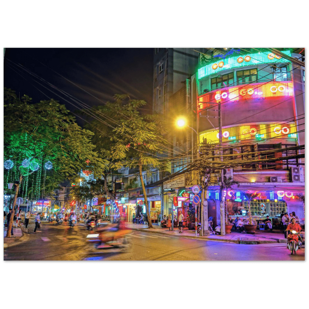 Nachtleben Hanoi - Printree.ch abend, Asien, attraktion, beschäftigt, dämmerung, einfachschweizer, exklusiv, Foto, Fotografie, geschäft, hanoi, innenstadt, landschaft, licht, nacht, Poster, reise, Reisen, sonnenuntergang, stadt, straße, tourismus, transport, urban, verkehr, vietnam, ziel