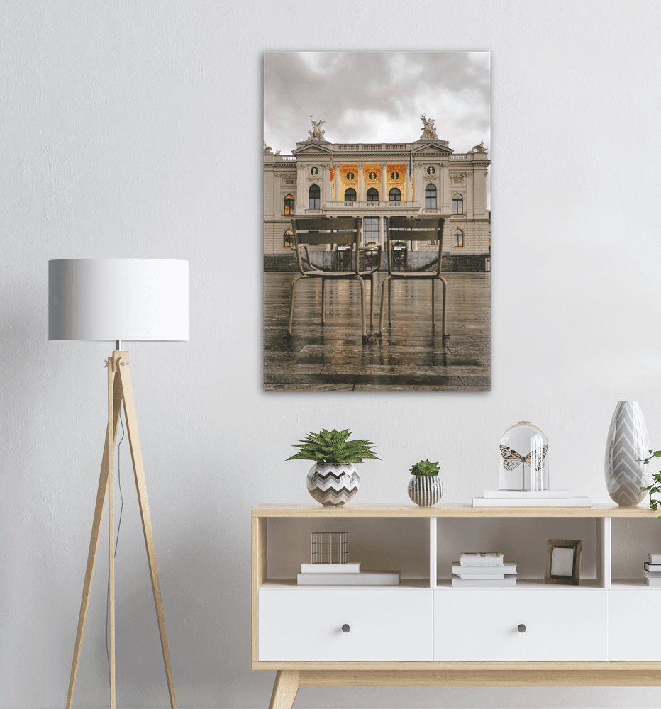 Opernhaus im Regen - Printree.ch architektur, attraktion, berühmt, eifach-züri, einfachschweizer, europa, exklusiv, fluss, Foto, Fotografie, haus, historisch, kathedrale, landschaft, Oper, panorama, Poster, reise, stadt, straße, tour, tourismus, zentrum, zurichby.ch, Zürich