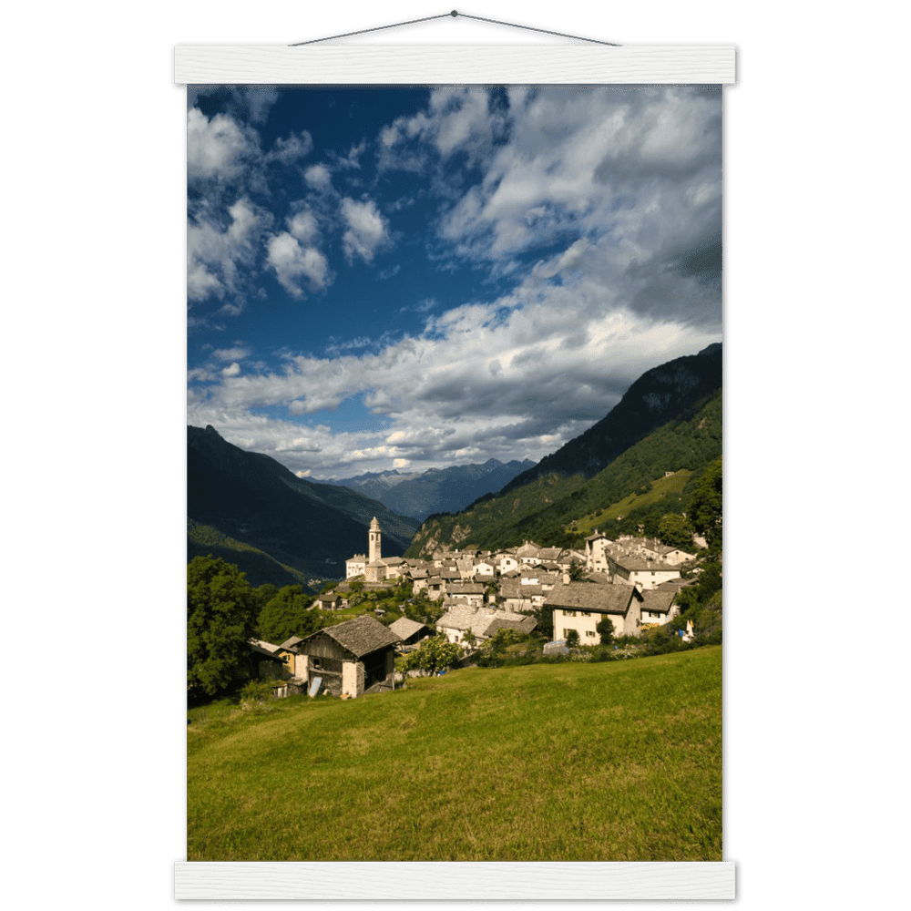 Soglio GR - Printree.ch alpen, alt, architektur, berg, berge, blick, bäume, denkmal, dorf, einfachschweizer, europa, exklusiv, Foto, Fotografie, gebäude, grün, herbst, historisch, häuser, kirche, landschaft, maloja, mittelalterlich, natur, nebel, panorama, Poster, reisen, Schweiz, soglio, stadt, stein, tal, tourismus