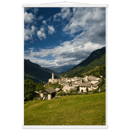 Soglio GR - Printree.ch alpen, alt, architektur, berg, berge, blick, bäume, denkmal, dorf, einfachschweizer, europa, exklusiv, Foto, Fotografie, gebäude, grün, herbst, historisch, häuser, kirche, landschaft, maloja, mittelalterlich, natur, nebel, panorama, Poster, reisen, Schweiz, soglio, stadt, stein, tal, tourismus