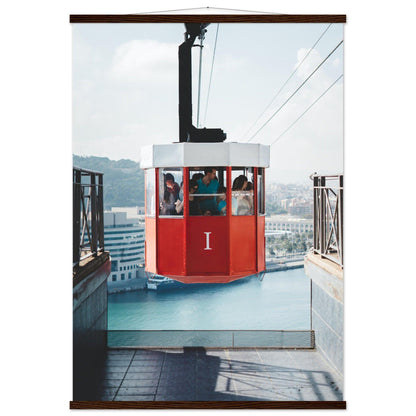 Stadt Barcelona mit der roten Seilbahn - Printree.ch Aussichtspunkt, Barcelona, Foto, Fotografie, Kabelbahn, Küstenstadt, Montjuïc, Reisen, Sehenswürdigkeiten, Seilbahn, Spanien, Stadtansicht, Stadtpanorama, Transport, unsplash