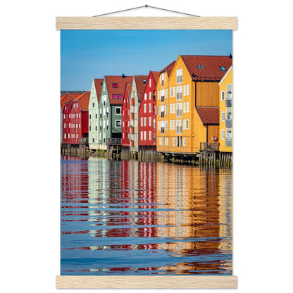 Trondheim Naturposter - Printree.ch Architektur, bunte Häuser, Foto, Fotografie, historisch, Holzhäuser, Häuser, Küstenstadt, Norwegen, Reisen, skandinavisch, Stadtansicht, Stadtbild, Trondheim, unsplash