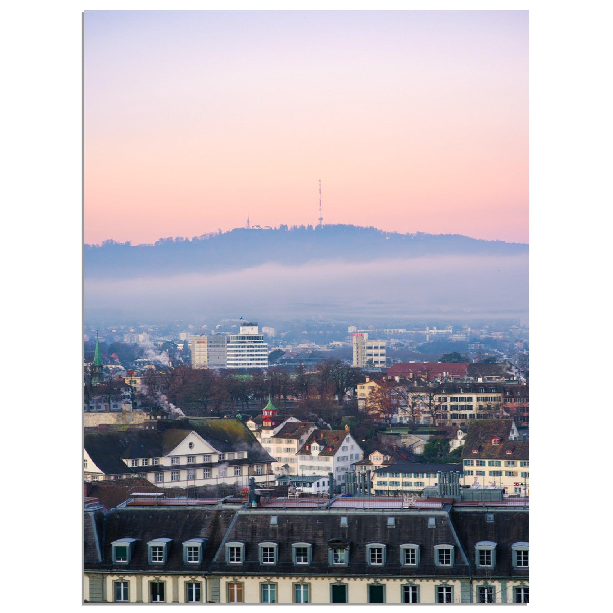 Zürichs Charme im Morgenserwachen - Printree.ch alt, architektur, blau, blick, brücke, eifach-züri, europa, europäisch, fluss, gebäude, grossmünster, innenstadt, kathedrale, kirche, limmat, panorama, reisen, schweiz, schweizer, see, skyline, stadt, stadtbild, strasse, tourismus, turm, urban, wahrzeichen, zürich