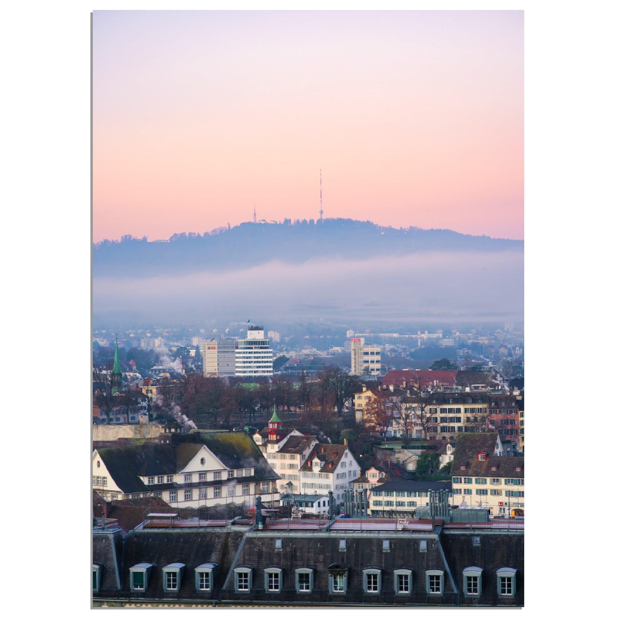 Zürichs Charme im Morgenserwachen - Printree.ch alt, architektur, blau, blick, brücke, eifach-züri, europa, europäisch, fluss, gebäude, grossmünster, innenstadt, kathedrale, kirche, limmat, panorama, reisen, schweiz, schweizer, see, skyline, stadt, stadtbild, strasse, tourismus, turm, urban, wahrzeichen, zürich