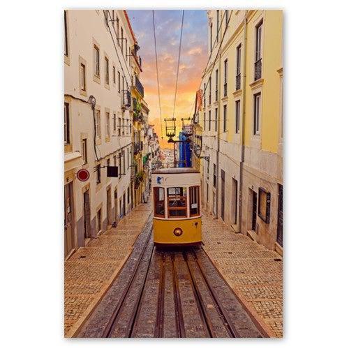 Bica-Straßenbahn in Lissabon - Printree.ch aufzug, bica, eisenbahn, elektrisch, europa, Foto, Fotografie, gelb, geschichte, historisch, hügel, innenstadt, lisboa, lissabon, portugal, portugiesisch, reisen, schiene, seilbahn, stadt, straße, straßenbahn, tourismus, traditionell, transport, urban, vintage, zug, öffentlich