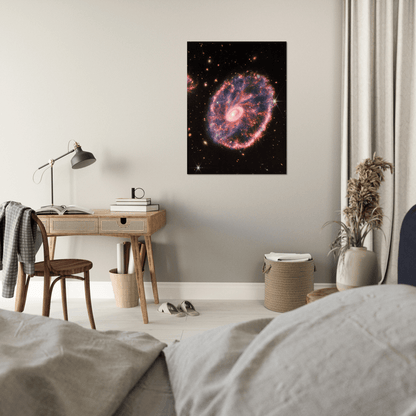 Wagenradgalaxie - Printree.ch Astronomie, Deep-Space-Fotografie, Foto, Fotografie, Galaxie, Himmelskörper, kosmische Strukturen, NASA, Plakat, space, Spiralgalaxie, Sternentstehung, Universum, Wagenradgalaxie, WEBB, Weltraum